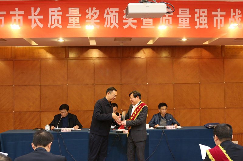 “怡Yi”时尚大理石瓷砖、“静.Jing”现代质感砖、“厚.Hou”户外庭院厚砖、“默.Mo”水磨石瓷砖